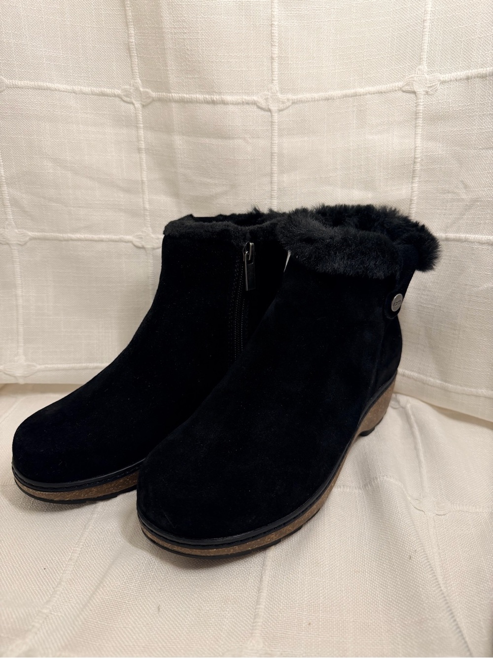 Earth Kim Women’s 5M Black Suede Faux Fur Wedge Ankle Boots New